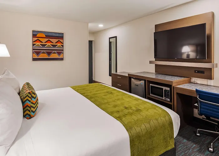La Quinta & By Wyndham Downtown - Route 66 Hotel