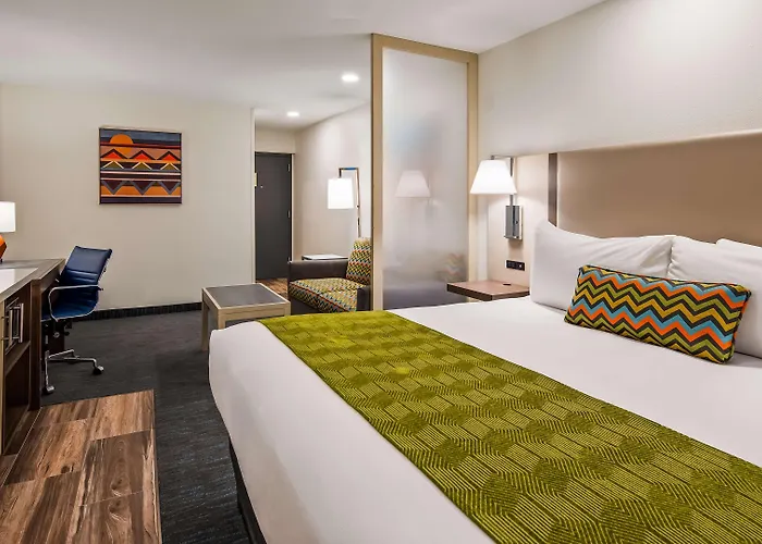 La Quinta & By Wyndham Downtown - Route 66