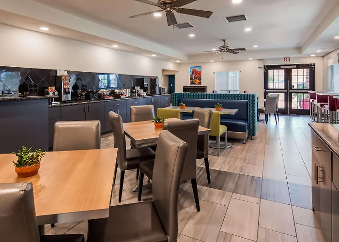 Hotel La Quinta & By Wyndham Downtown - Route 66 3*