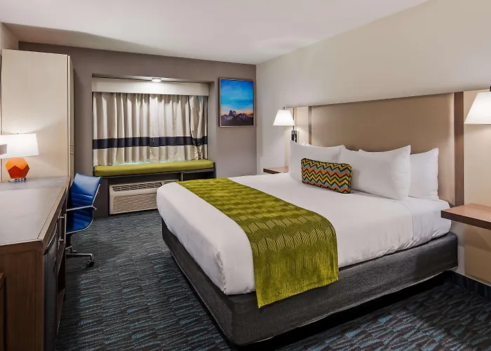 Hotel La Quinta & By Wyndham Downtown - Route 66