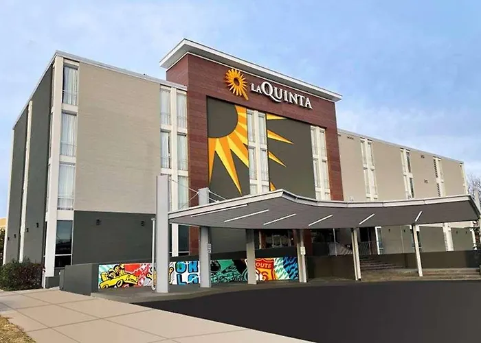 Hotel La Quinta & By Wyndham Downtown - Route 66 Tulsa