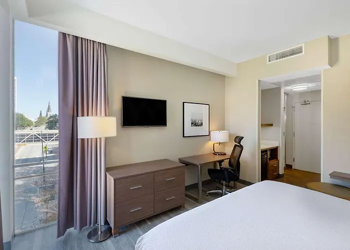 Hotel La Quinta & By Wyndham Downtown - Route 66