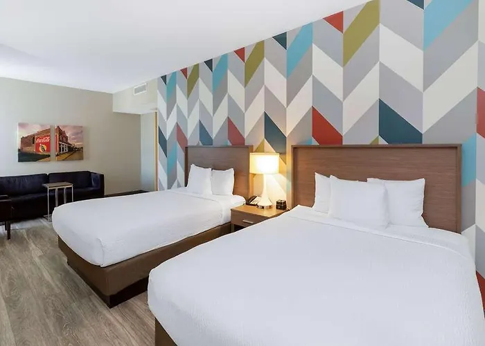Hotel La Quinta & By Wyndham Downtown - Route 66