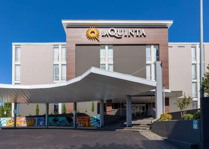 La Quinta & By Wyndham Downtown - Route 66 Hotel Tulsa