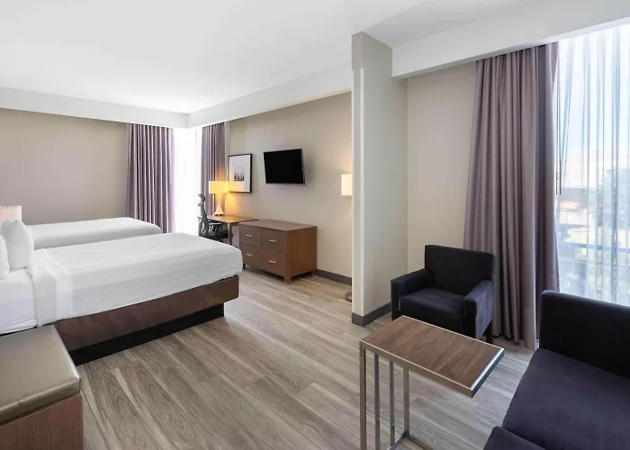 Hotel La Quinta & By Wyndham Downtown - Route 66