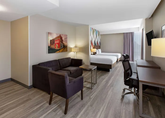 Hotel La Quinta & By Wyndham Downtown - Route 66 Tulsa