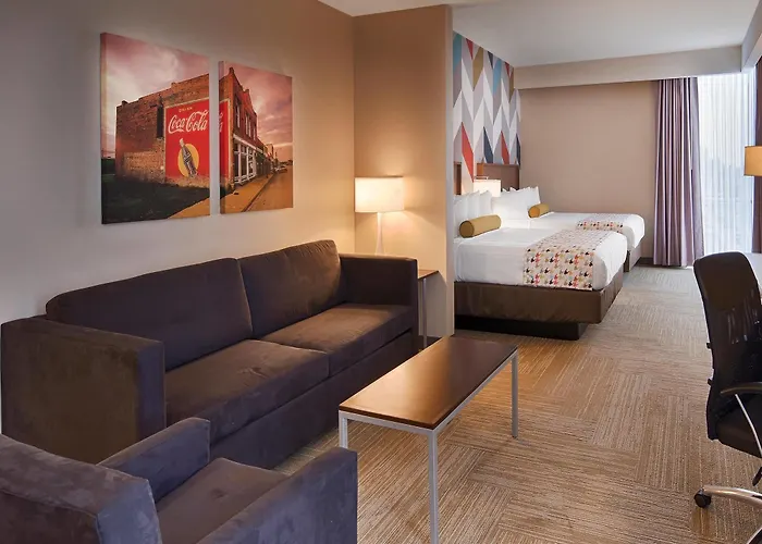 La Quinta & By Wyndham Downtown - Route 66 Hotel Tulsa
